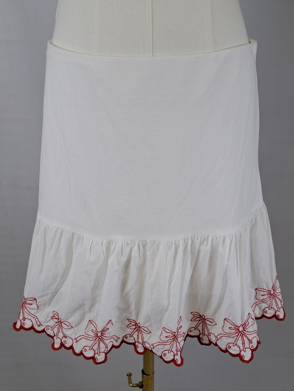 Francesca's White Mini Skirt Red Embroidered Scalloped Hem Bows Cherries Size M